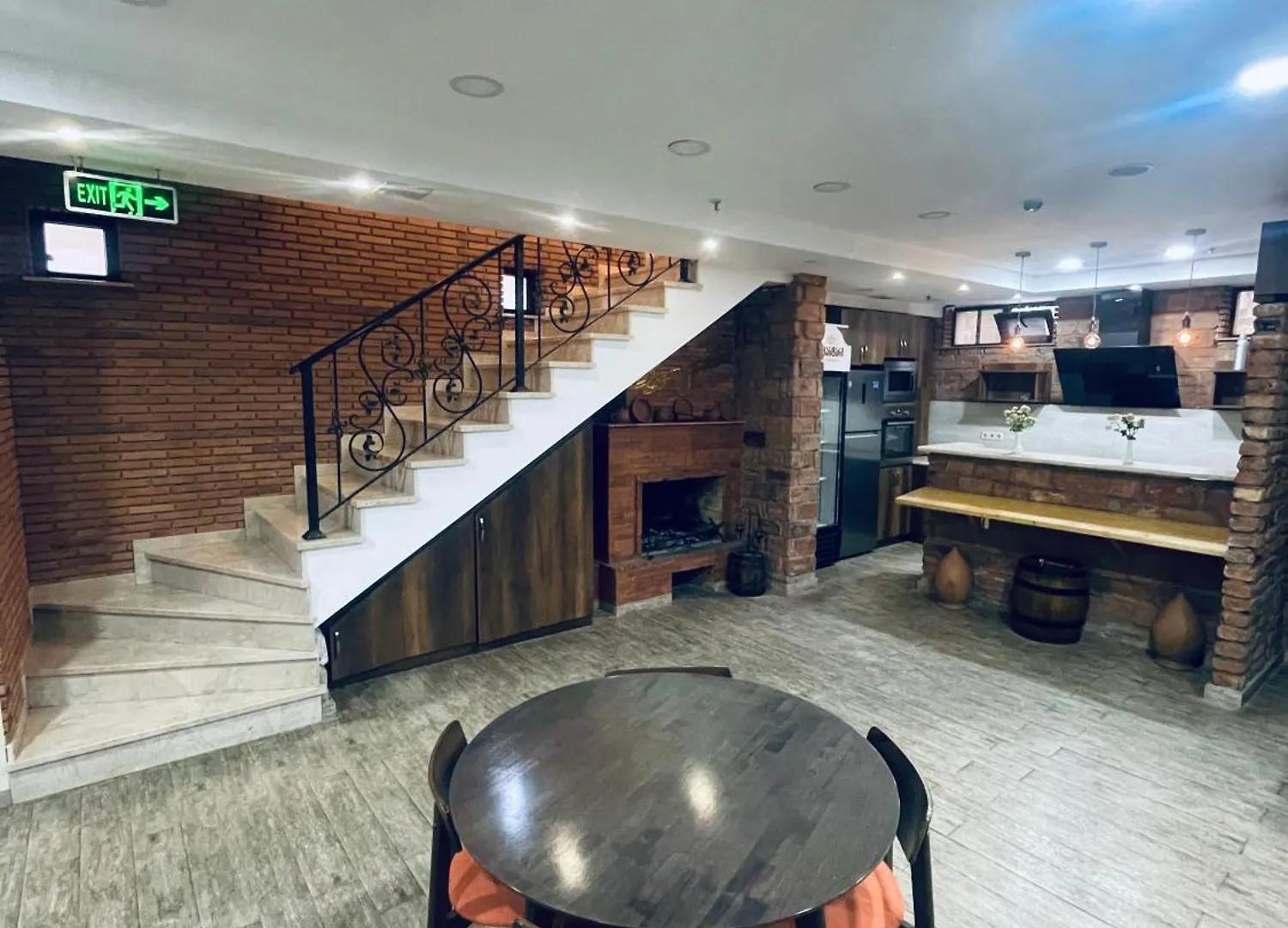 Hotel Brick House Τυφλίδα