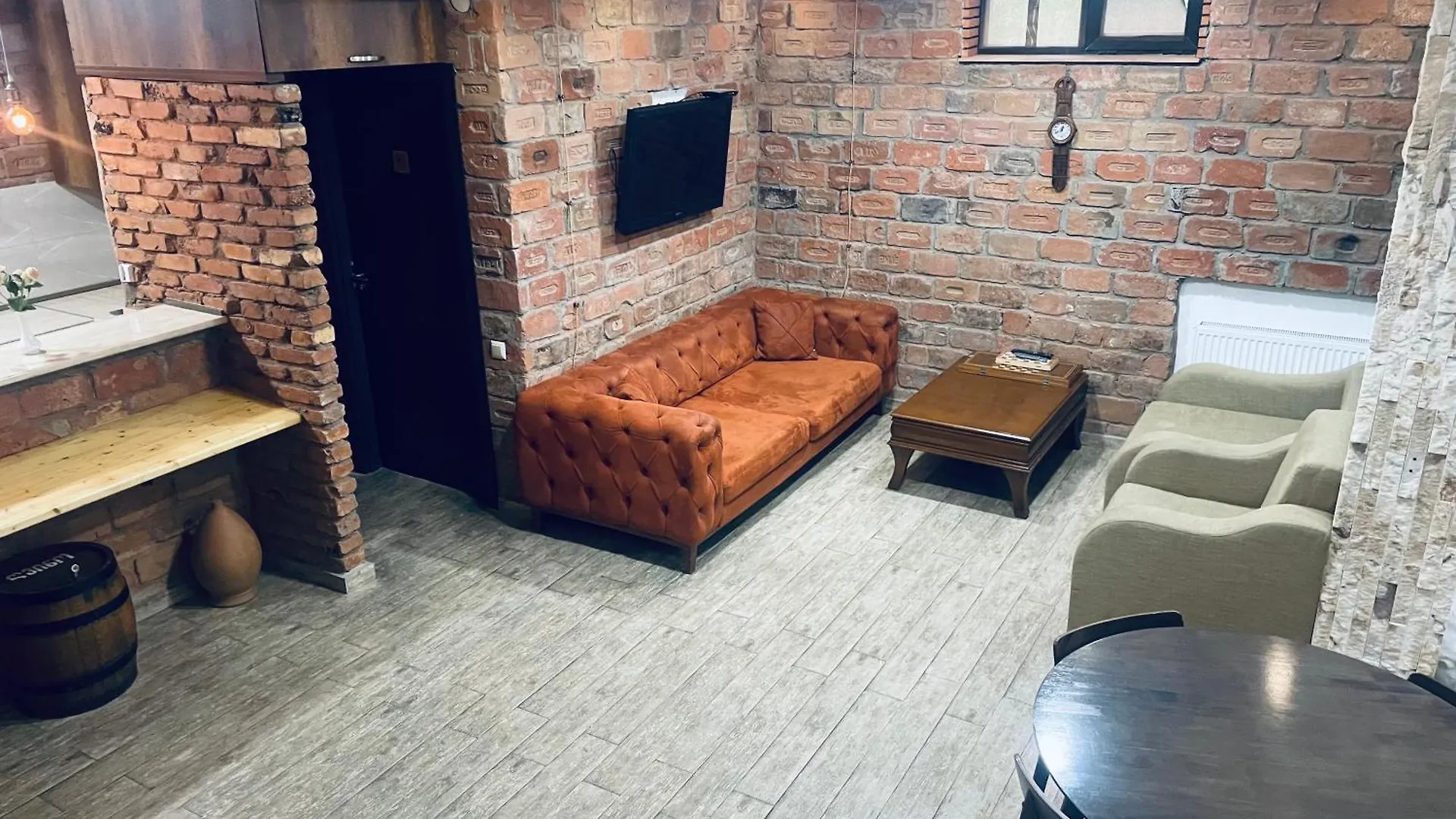 Hotel Brick House Τυφλίδα 3*,